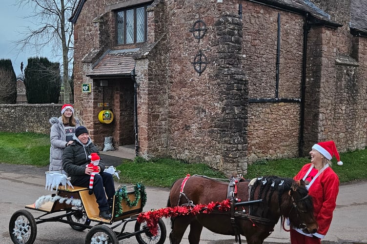 'Mossy' and the 'ChrisMoss' carriage outside the Tithe Barn